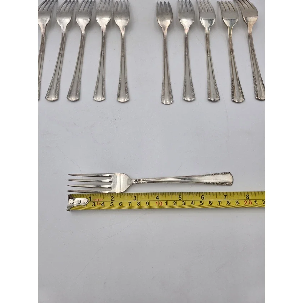 Holmes & Edwards‎ May Queen Silverplate Dinner Forks Set of 11 Floral 7.5 Inch